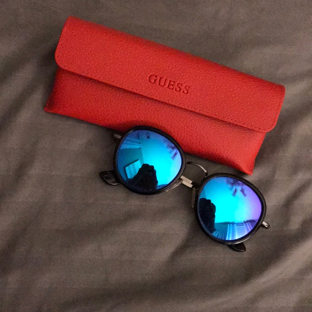 GUESS SUNGLASSES hardly worn. with case